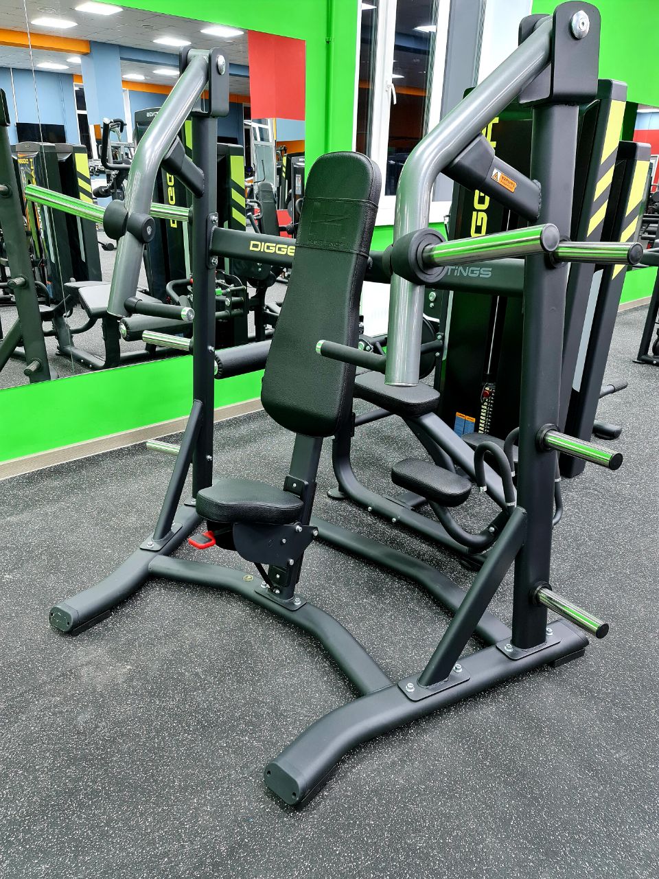 Жим под наклоном от груди с независимыми рычагами Hasttings Digger HD002-2 | Premium Fitness