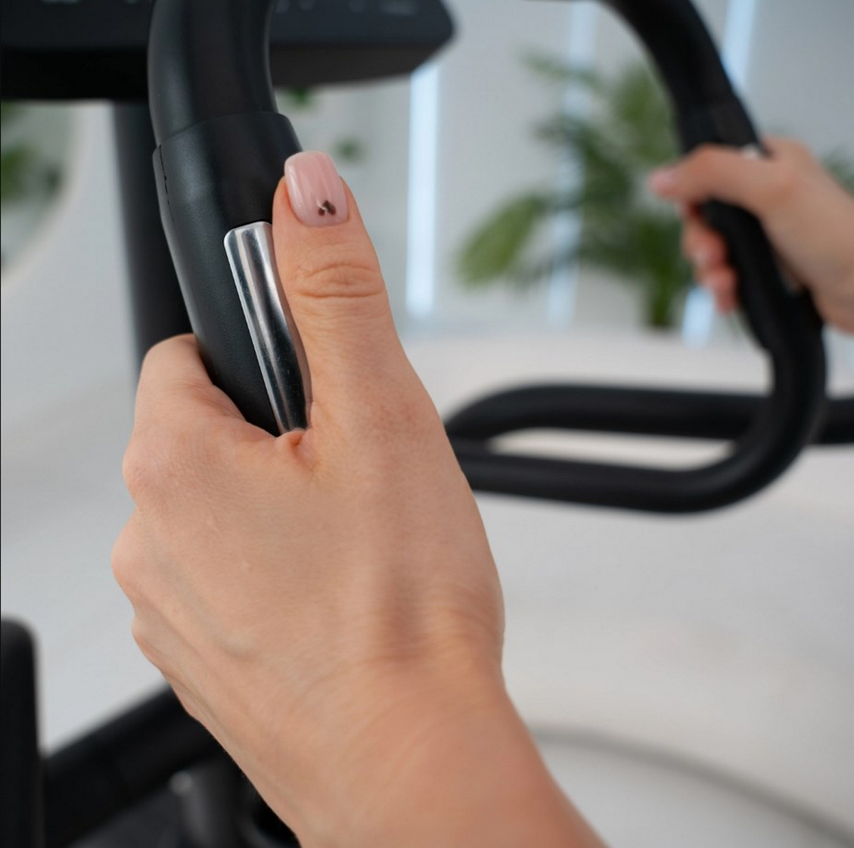 Эллиптический тренажер домашний Oxygen Fitness PHANTOM M LCD