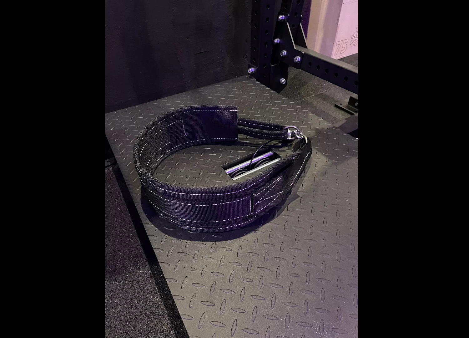 Приседания с поясом колодец YouSteel