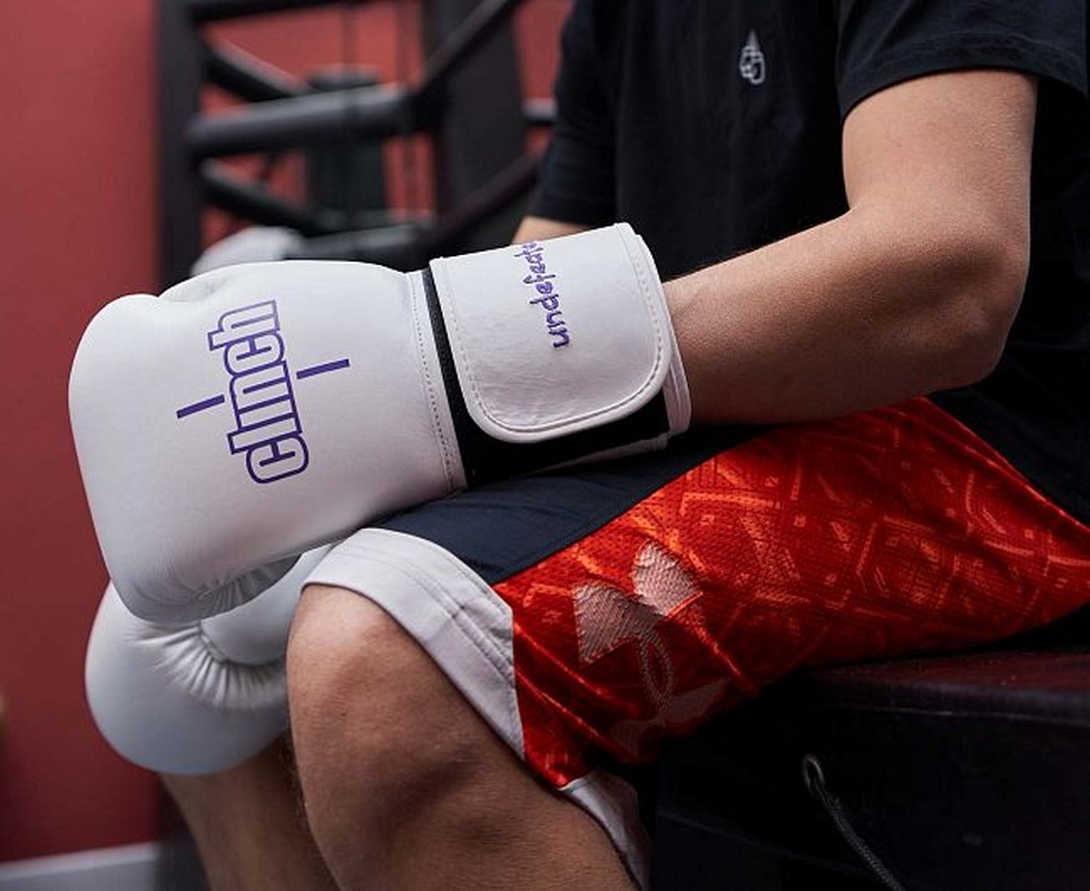 Перчатки боксерские Clinch Undefeated C161 белый