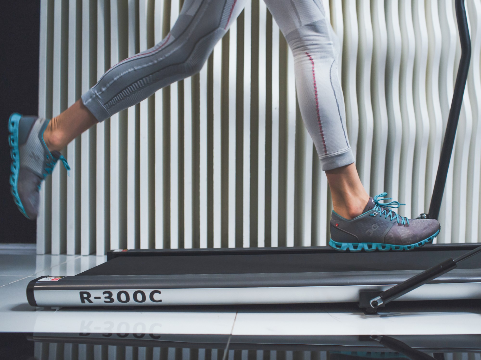 Беговая дорожка UnixFit R-300C TDR300C Grey