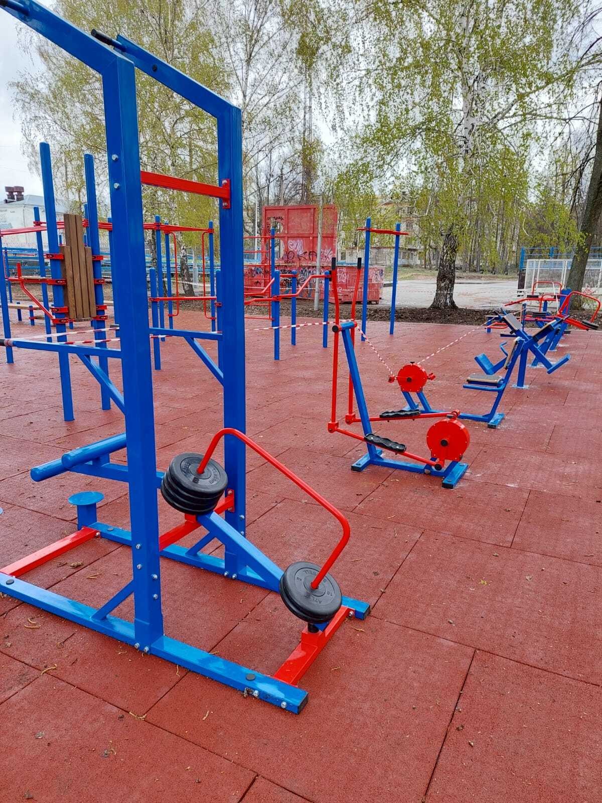 Уличный силовой тренажер для подтягивания и отжимания на брусьях с противовесом  ТС 146