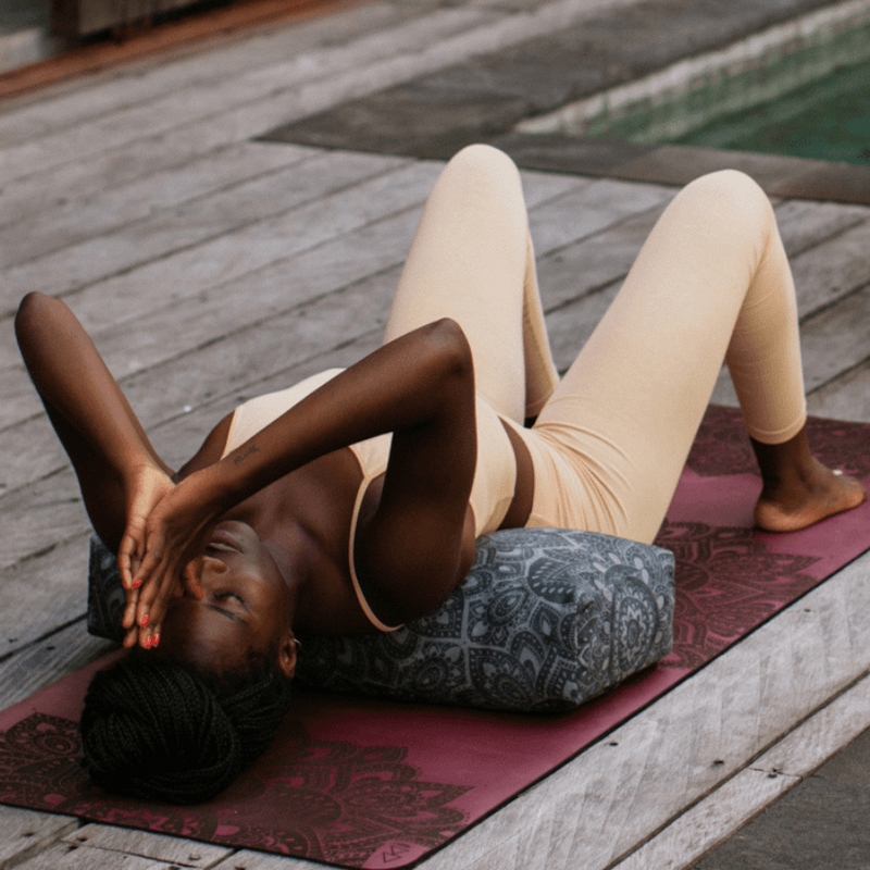 Валик для йоги13х25х61 см, овальный YOGA DESIGN LAB Bolster ZABUTON угольная мандала