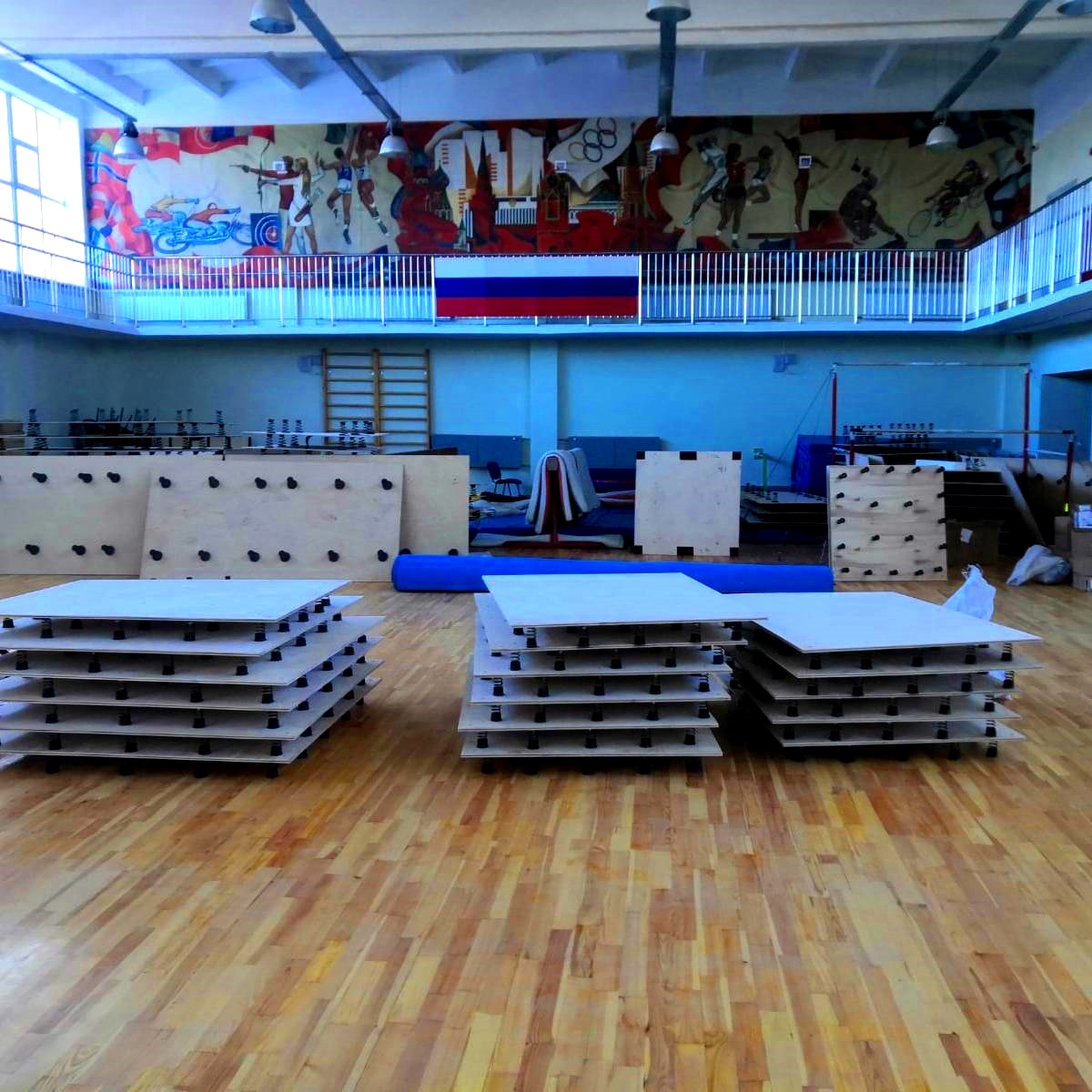 Помост для спортивной гимнастики пружинный GymSport STRONG 9х9 для ковра 9х9