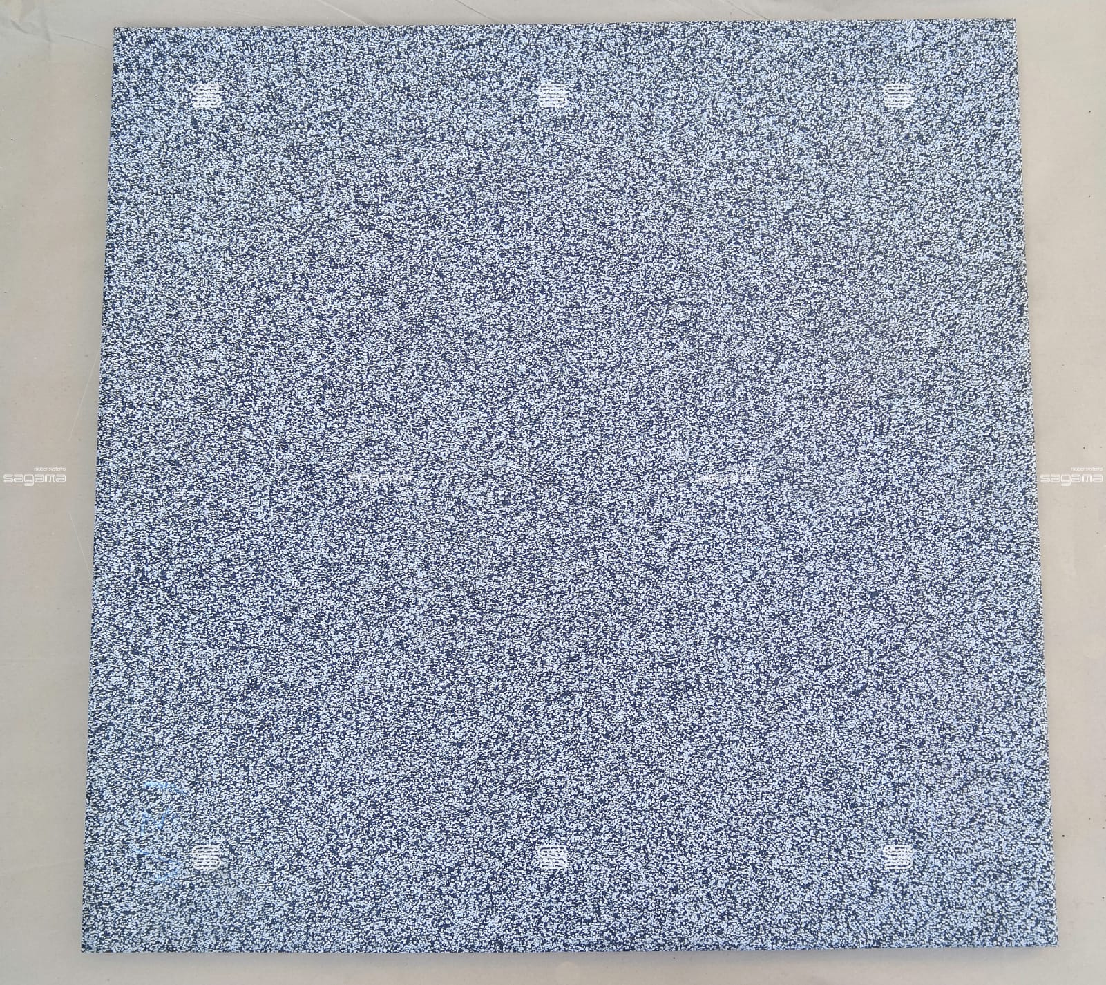 Резиновая плитка Sagama Tile&Roll 50x50см