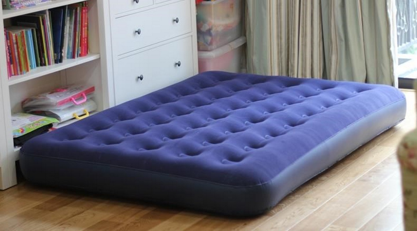 Надувной матрас (кровать) Bestway 152x203x22 см, 67003