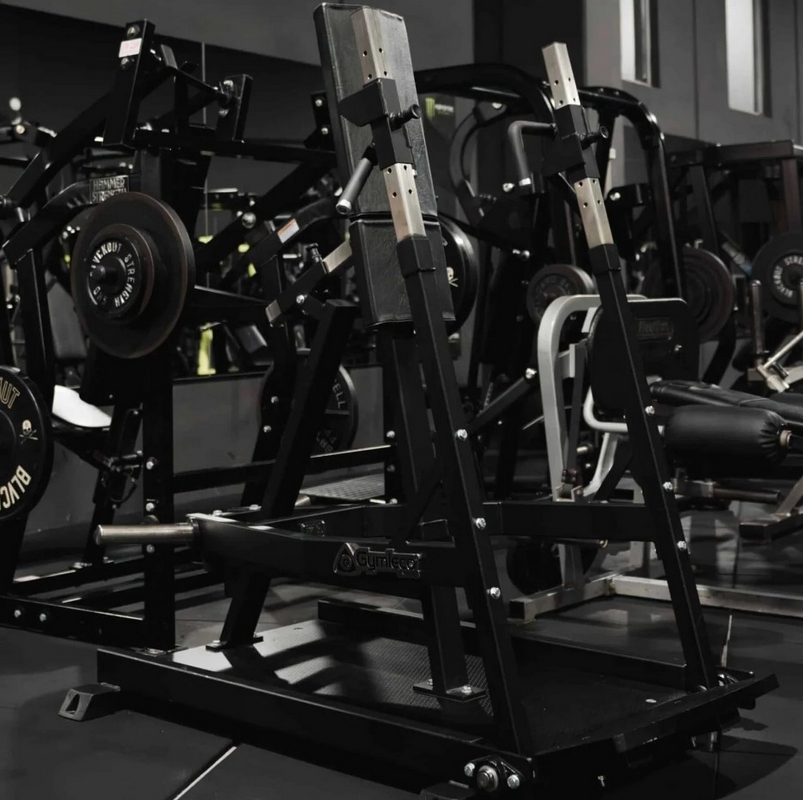 Gymleco 028 грудной жим стоя на свободных весах | Premium Fitness