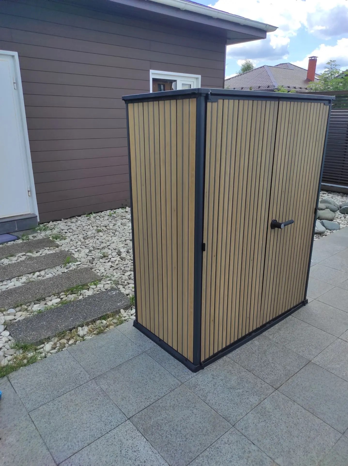 Шкаф Вертикальный (Vertical Shed) 1400 L коричневый венецианский