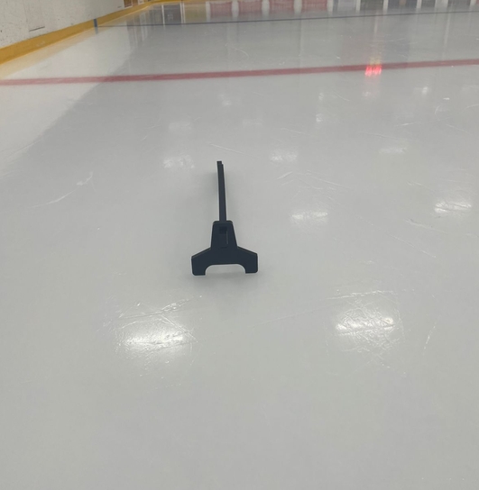 Хоккейный имитатор Stick pro. Длина 880 мм, высота 150, толщина 20 мм. Противоударный пластик. Вес 1110 грамм.