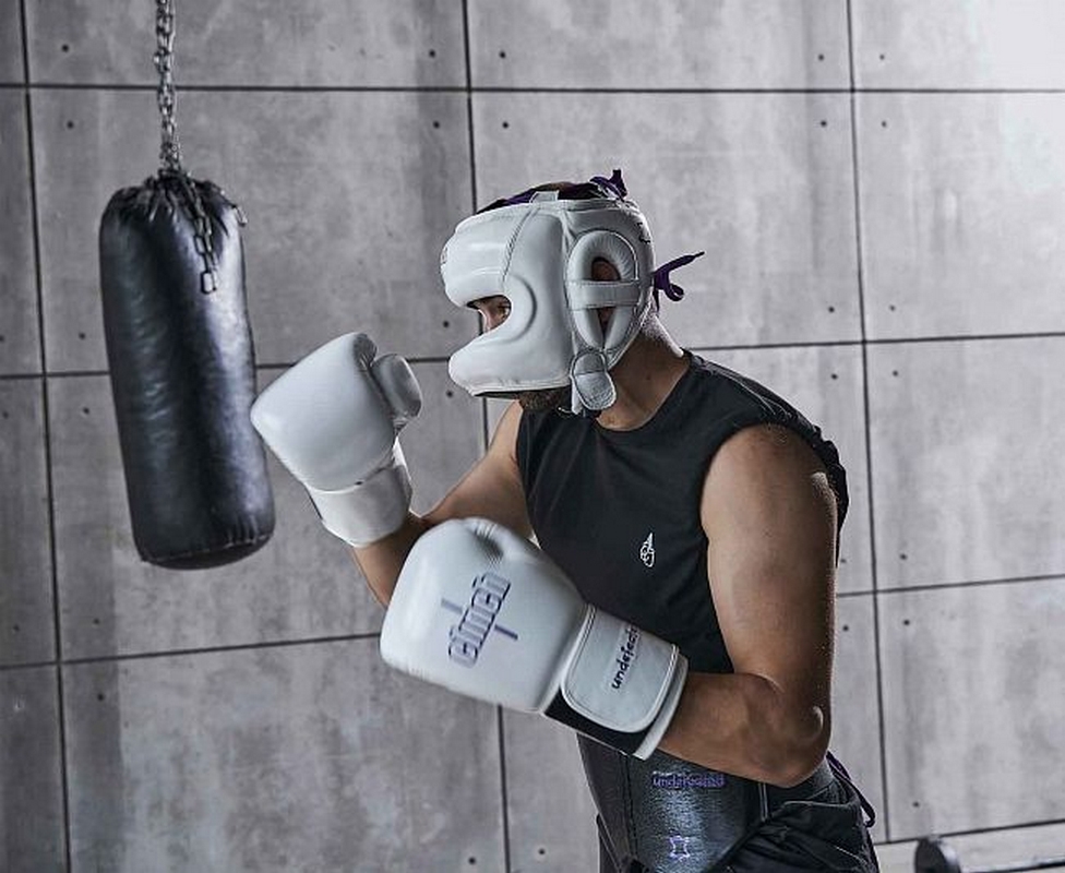 Шлем боксерский с бампером Clinch Undefeated C160 белый