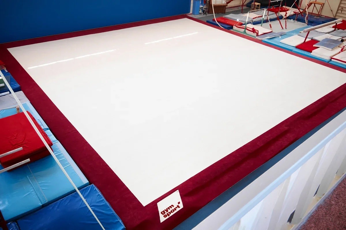 Помост для художественной гимнастики GymSport RHYTHMIC с амортизаторами 7х7 для ковра 8х8