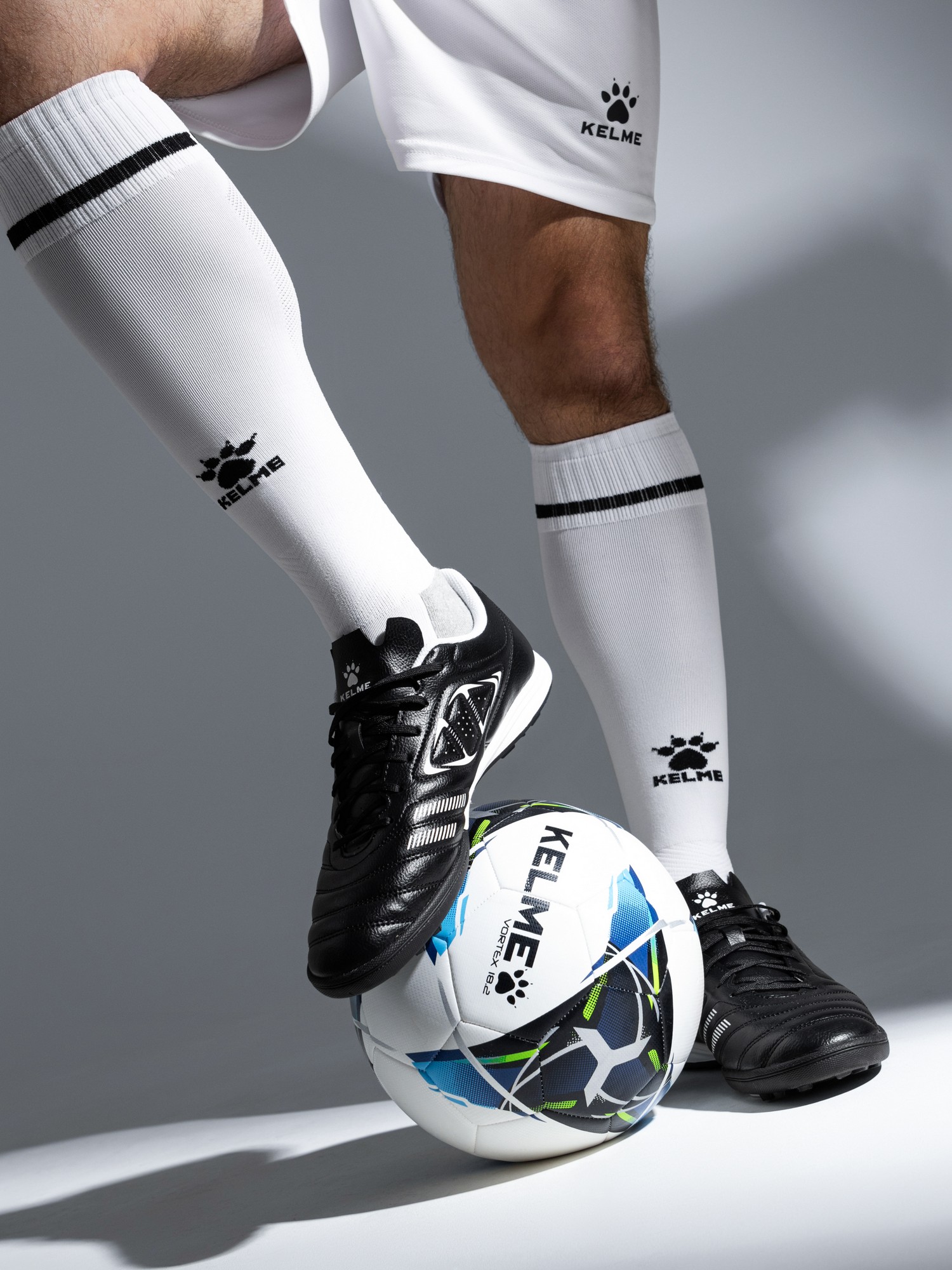 Гетры Kelme Adult Long Football Socks 8101WZ5001-103 White