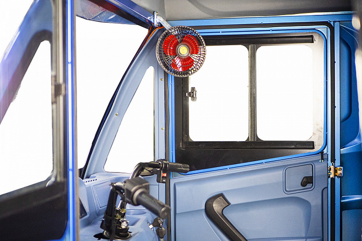 Грузовой электротрицикл RuTrike КАРГО Кабина 1500 60V1000W 022468-2735 серый