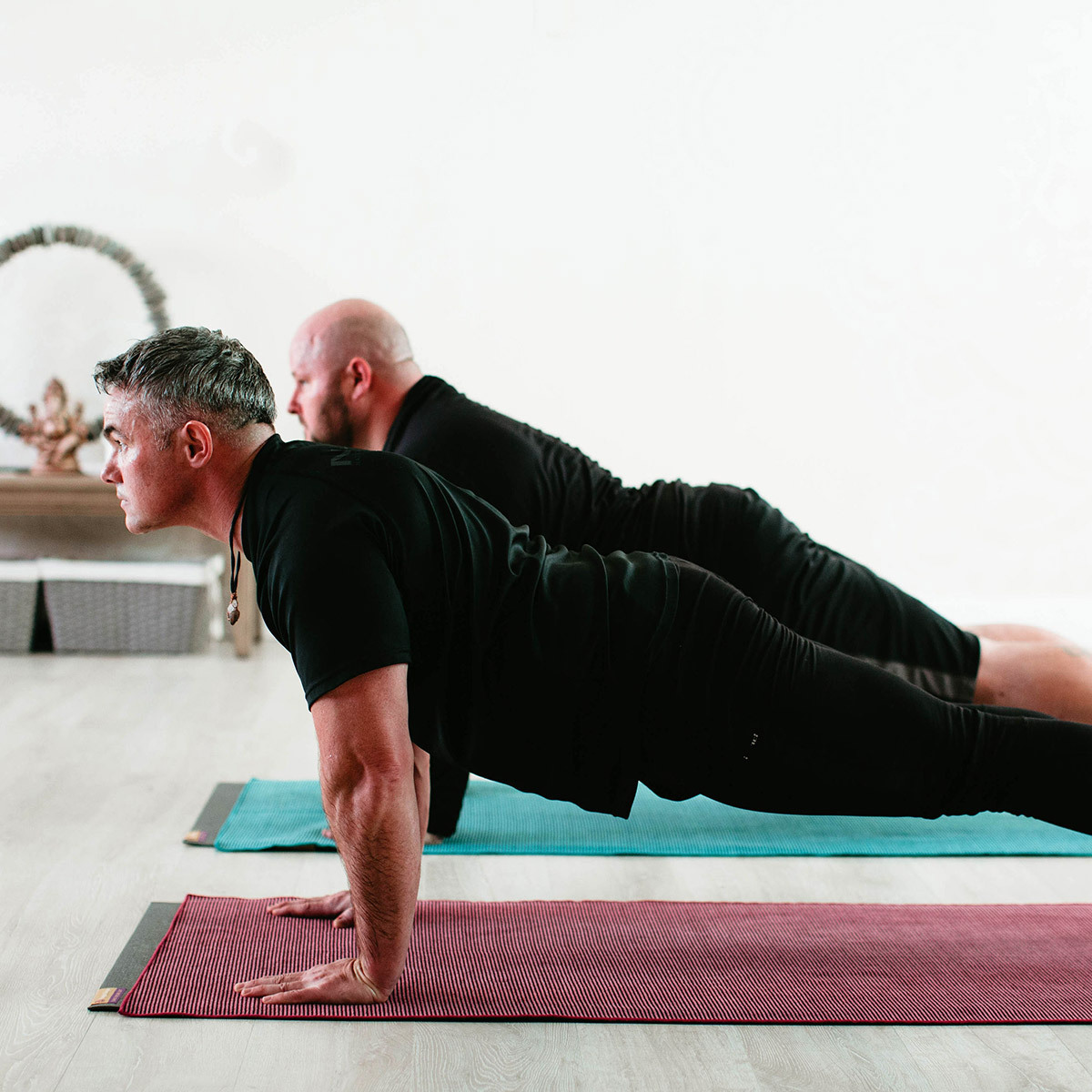 Плед для йоги Hugger Mugger Bamboo Yoga Towel ультравиолет
