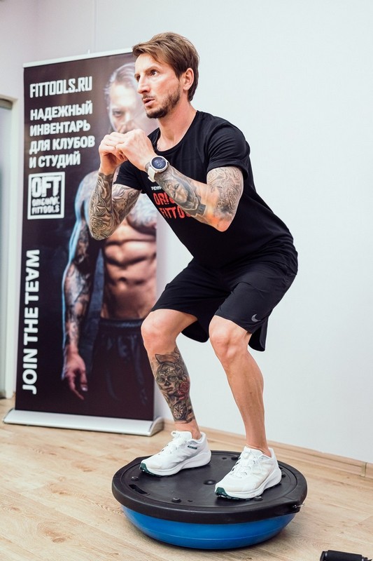 Полусфера гимнастическая надувная R2 с эспандерами и насосом Original Fit.Tools FT-BSU-R2