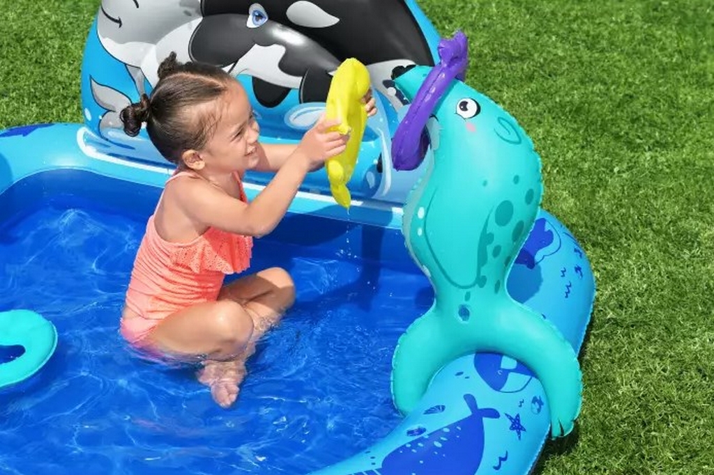 Детский надувной бассейн 134х131x73см, 84 л, от 2 лет Bestway Polar Pals, с игрушками 53156