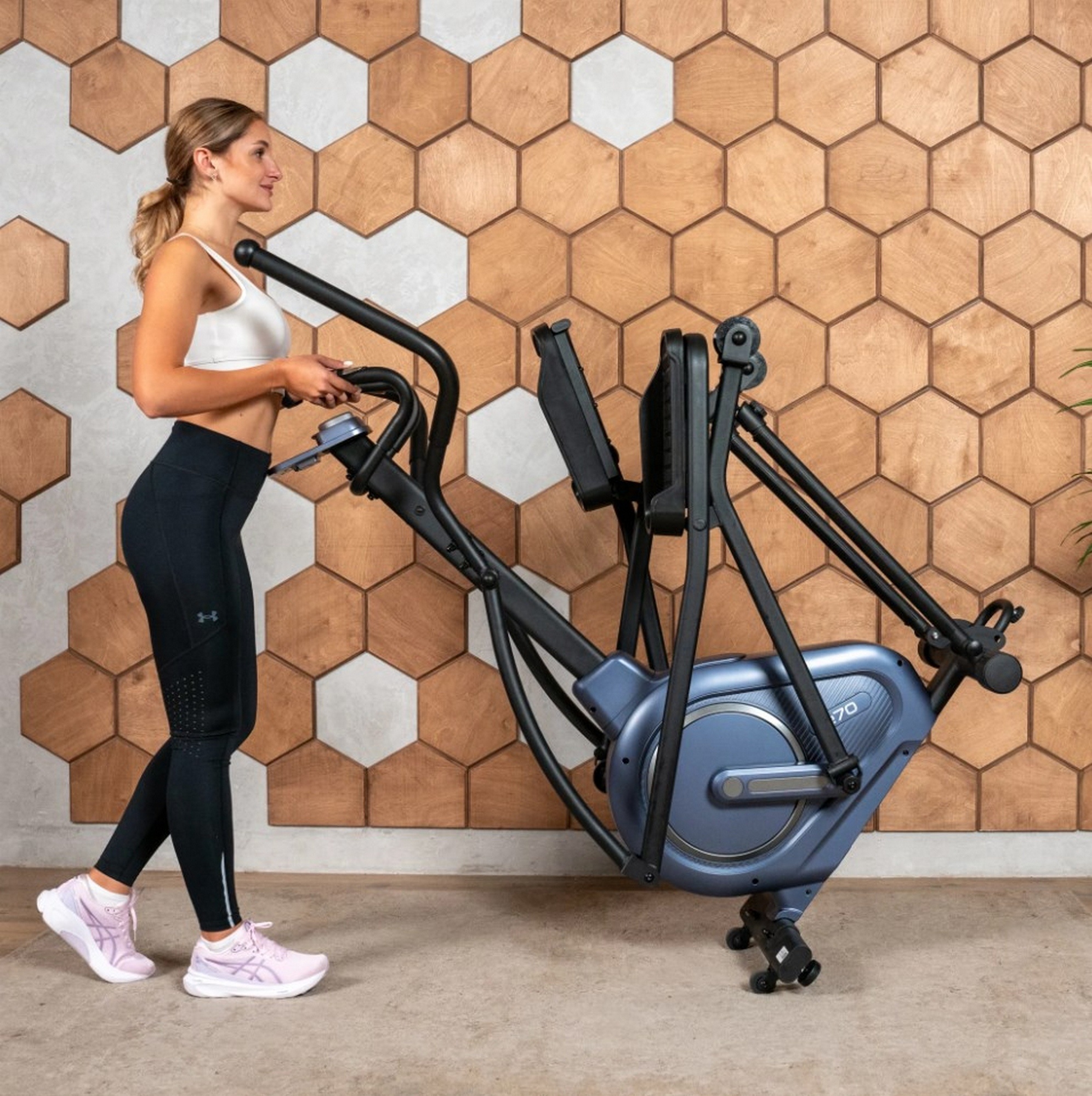 Эллиптический тренажер домашний Carbon Fitness E70
