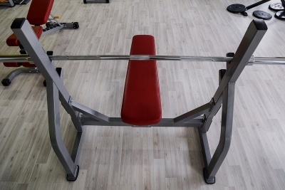 Олимпийская скамья для жима лежа со стойками Impulse IFOFB | Premium Fitness