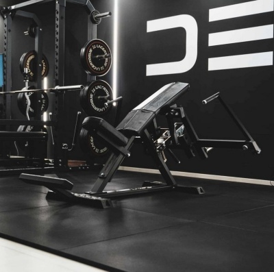 Баттерфляй лежа Gymleco 023 на свободных весах с изменяемым углом наклона (Пек Флай) | Premium Fitness