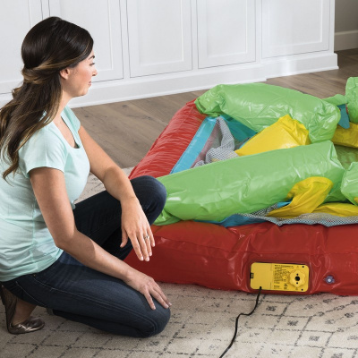 Надувной батут Bestway со встроенным электронасосом Fisher Price 93532