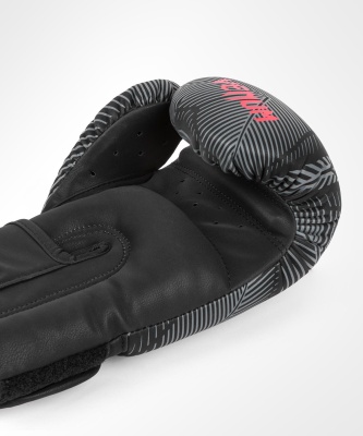 Перчатки Venum Phantom 04700-100-10oz черный\красный