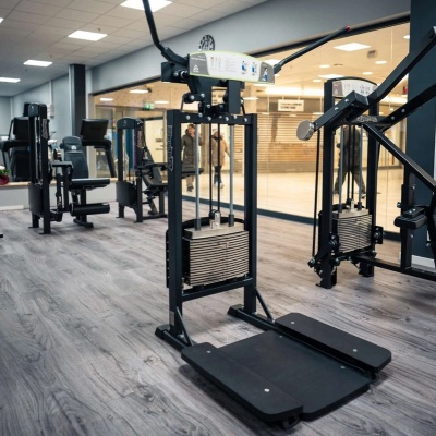 Gymleco 326 Баттерфляй стоя | Premium Fitness