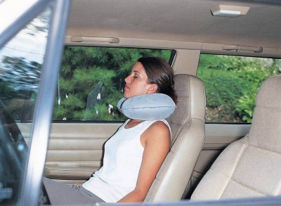 Надувная подушка под шею Bestway Flocked Travel Pillow 46х28 см 67006