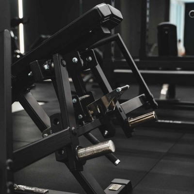 Баттерфляй лежа Gymleco 023 на свободных весах с изменяемым углом наклона (Пек Флай) | Premium Fitness