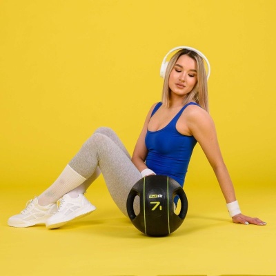 Медицинбол с хватами Profi-Fit 9 кг