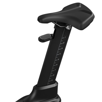 Вертикальный велотренажер Matrix Onyx с консолью Touch P1 CB 22"